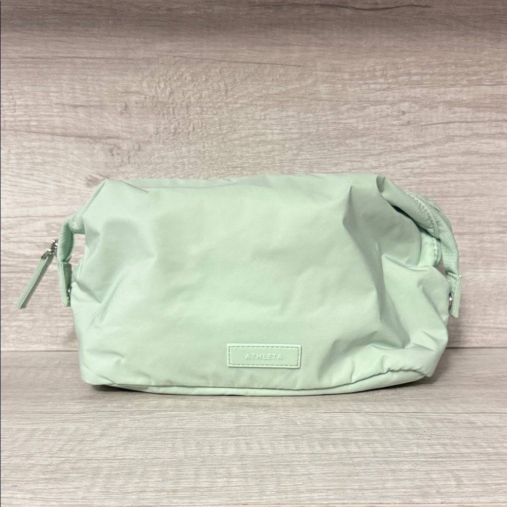 Athleta NWT All About Medium Cosmetic Pouch